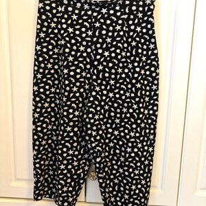 Briggs Casual Black/White Ocean Theme Capris, Size 12